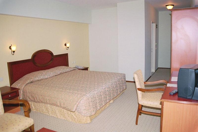 קוסדסי Kayhanbey Hotel מראה חיצוני תמונה