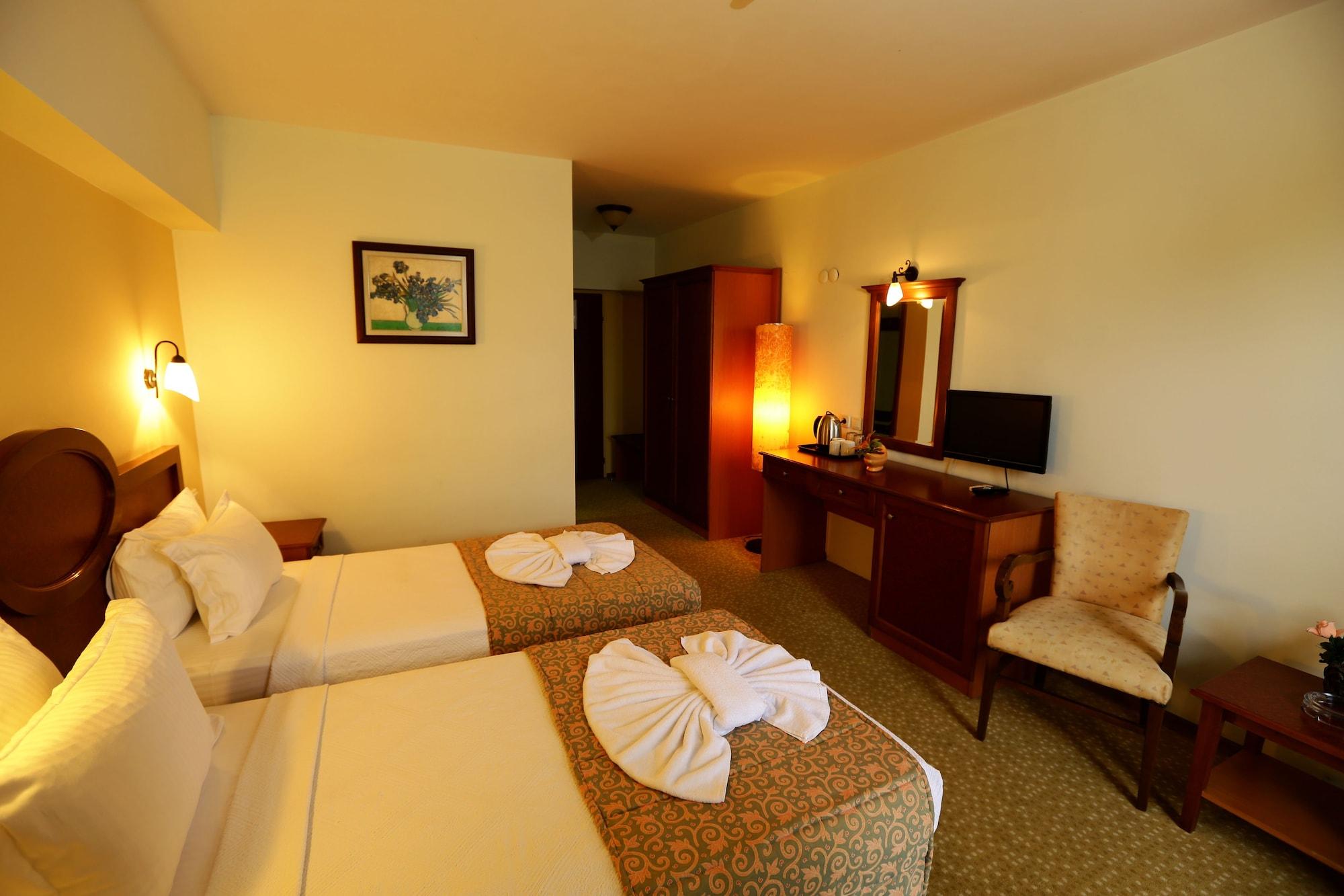 קוסדסי Kayhanbey Hotel מראה חיצוני תמונה