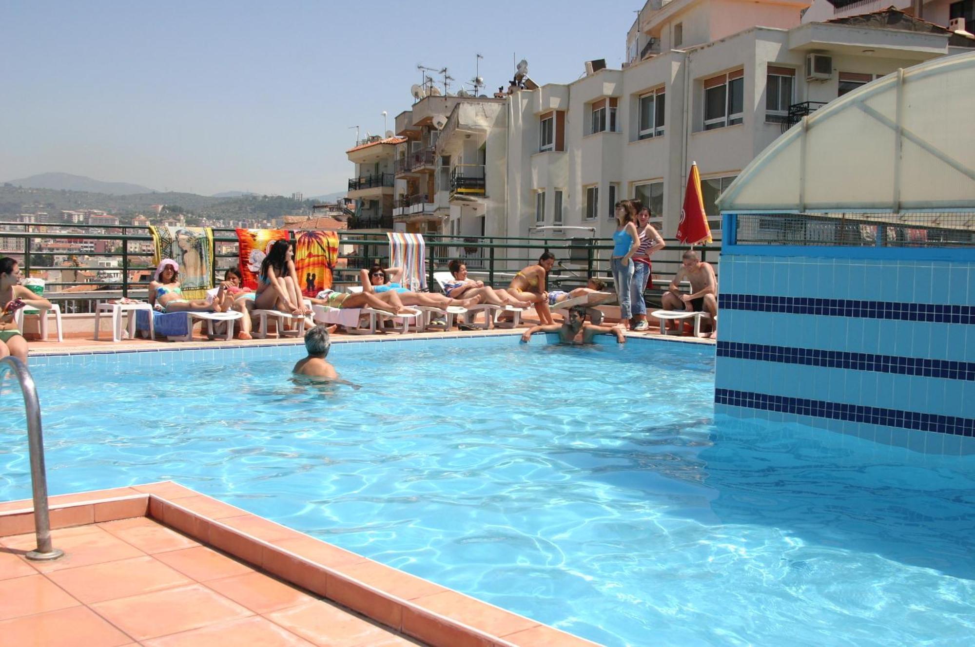קוסדסי Kayhanbey Hotel מראה חיצוני תמונה