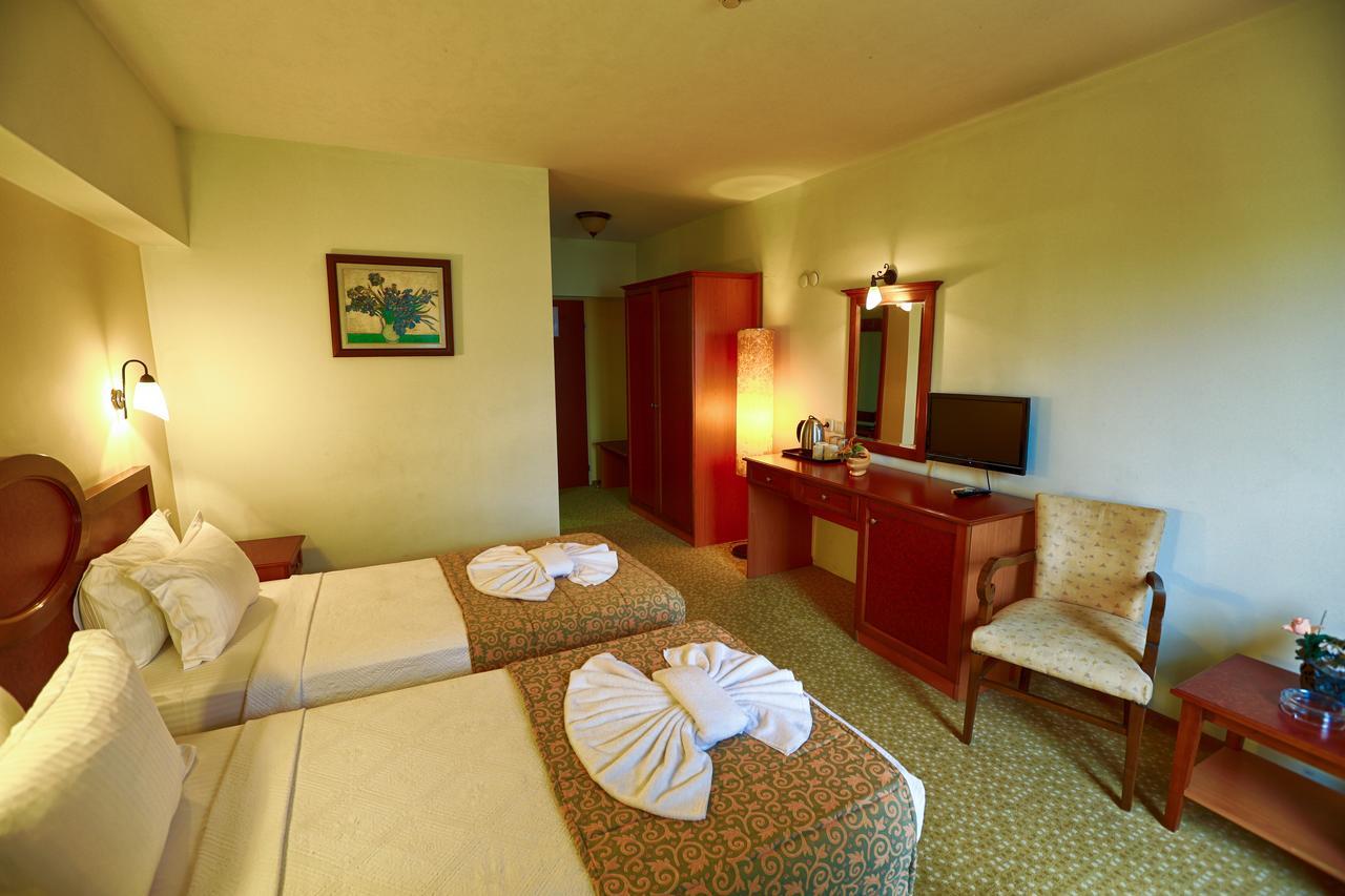 קוסדסי Kayhanbey Hotel מראה חיצוני תמונה