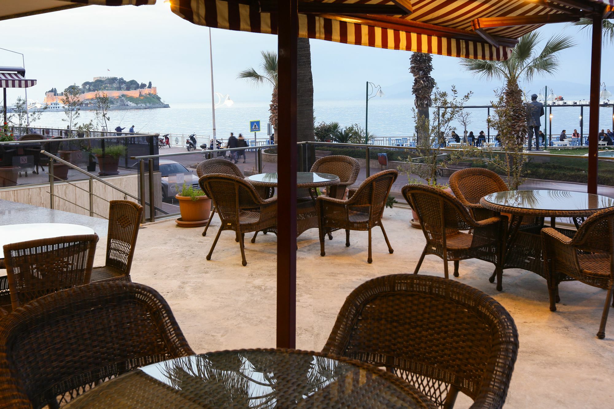 קוסדסי Kayhanbey Hotel מראה חיצוני תמונה