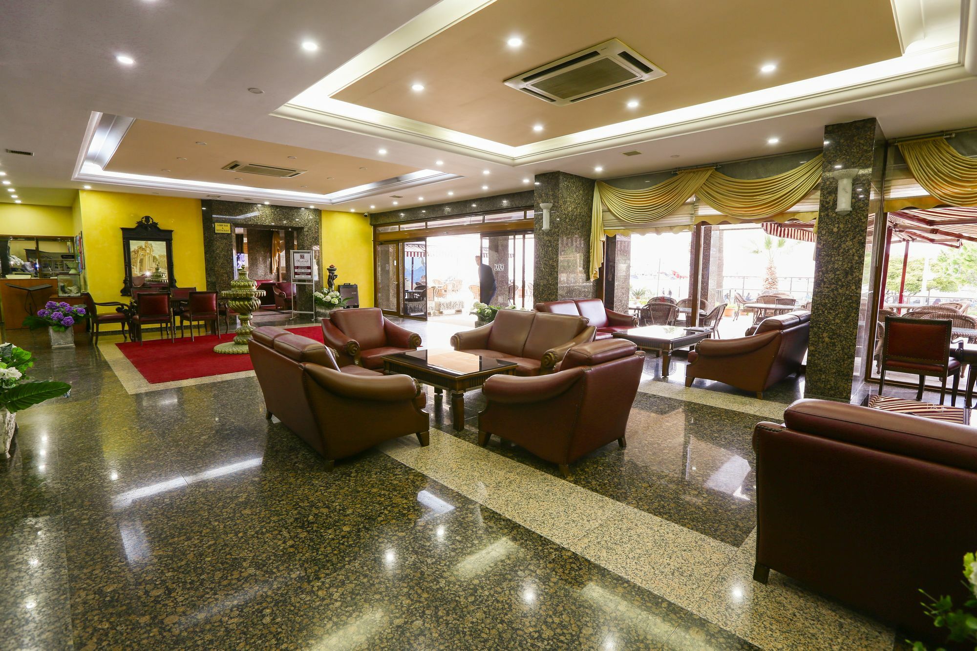 קוסדסי Kayhanbey Hotel מראה חיצוני תמונה